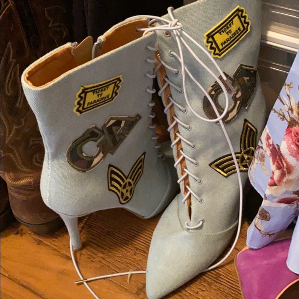 Brand new shoes never worn size 10 so cute